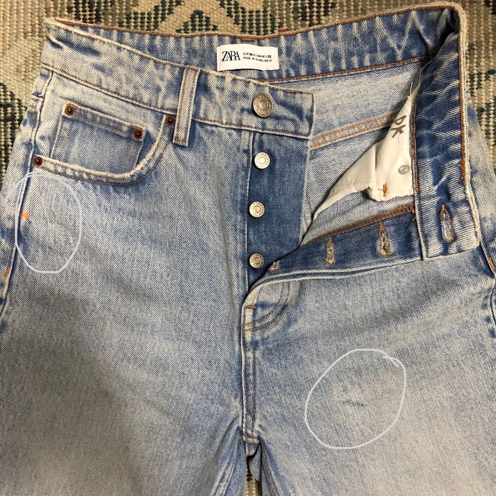 Brand Zara, straight leg. High waited and button up waist line